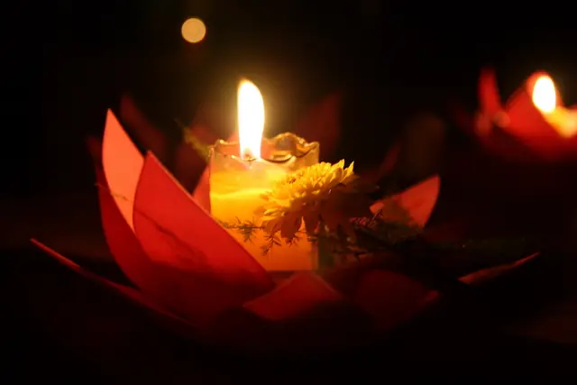 Đêm Đêm Thắp Ngọn Đèn Dầu
