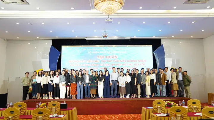 Đèn Bàn Học Đà Nẵng