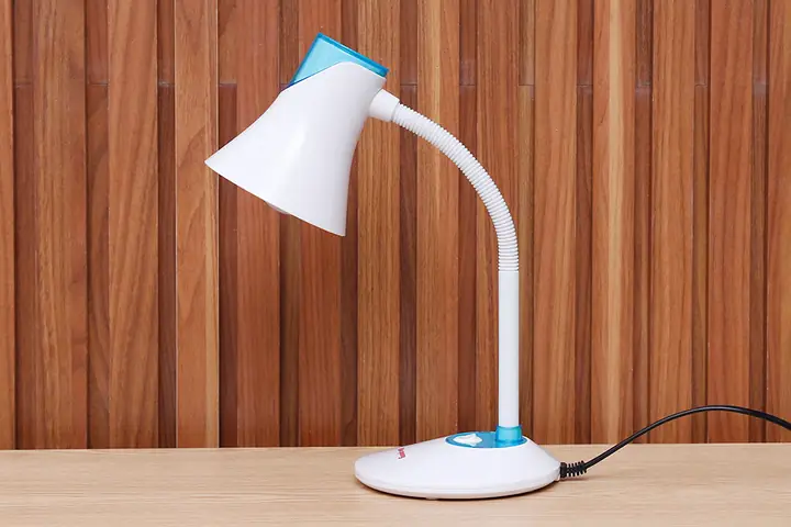 Đèn Bàn Học Điện Quang Dkl15