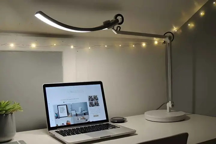 Đèn Bàn Làm Việc Giám Đốc
