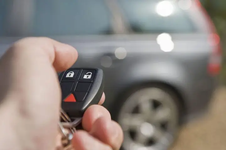 Đèn Cảnh Báo Chống Trộm Ô Tô