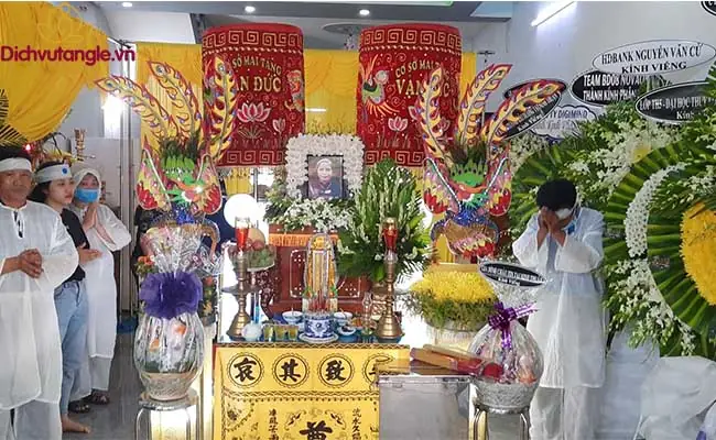 Đèn Cầy Làm Bằng Gì