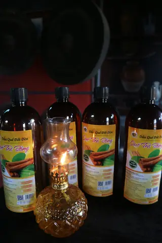 Đèn Đốt Tinh Dầu Quế