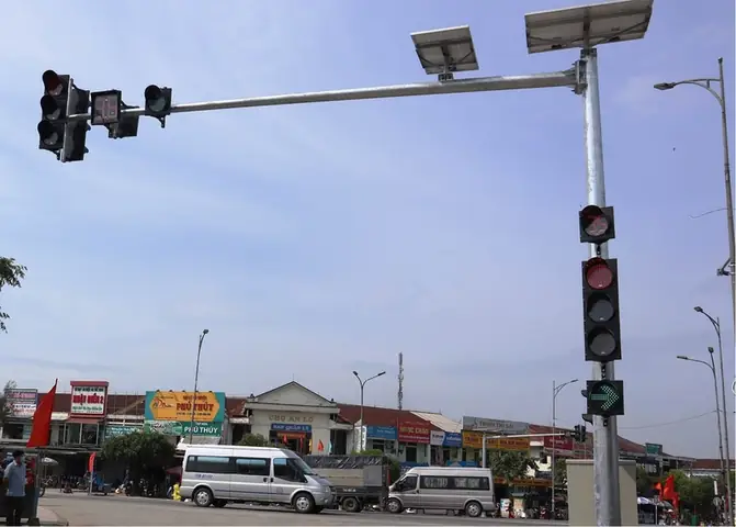 Đèn Giao Thông Sử Dụng Năng Lượng Mặt Trời