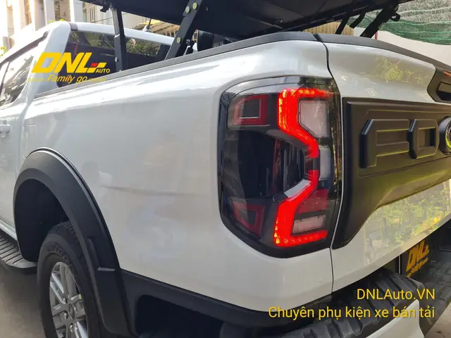 Đèn Hậu Xe Ford Ranger