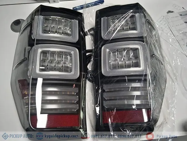 Đèn Hậu Xe Ford Ranger