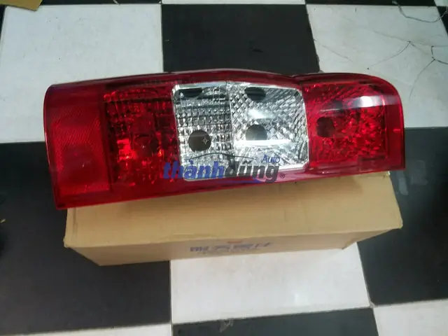 Đèn Hậu Xe Ford Transit