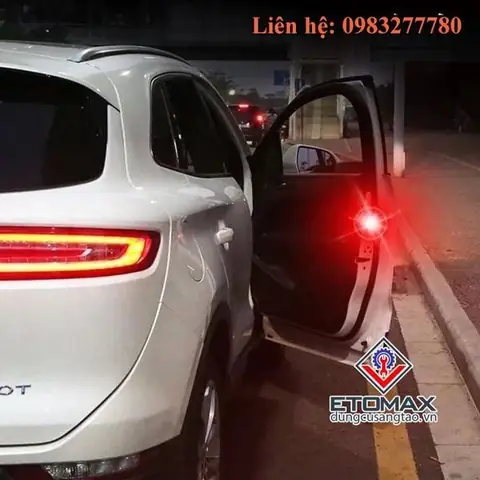 Đèn Led Gắn Cửa Xe Ô Tô