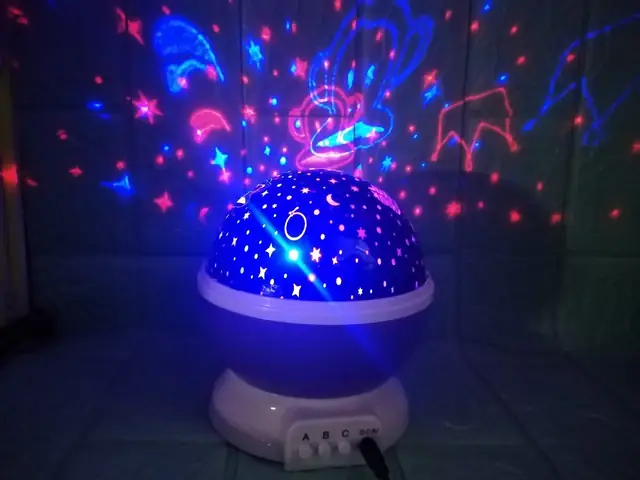 Đèn Led Xoay Nhiều Màu