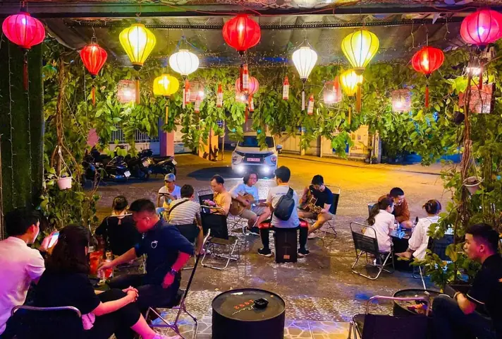 Đèn Lồng Trang Trí Quán Cafe