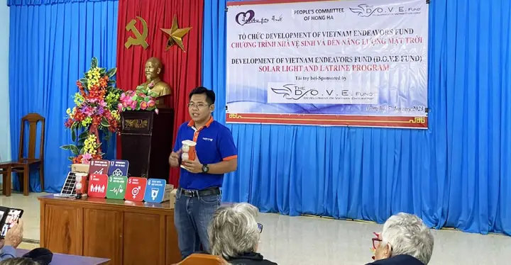 Đèn Năng Lượng Mặt Trời Vũ Phong