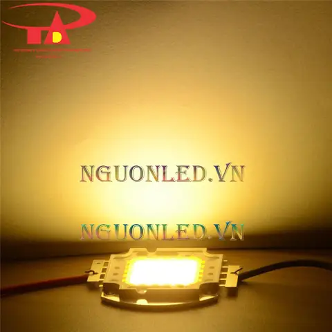 Đèn Pha Led Ánh Sáng Vàng