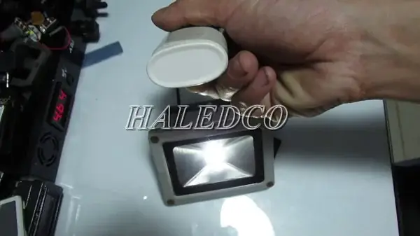 Đèn Pha Led Có 3 Dây