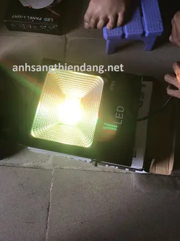 Đèn Pha Led Đổi Màu 100w
