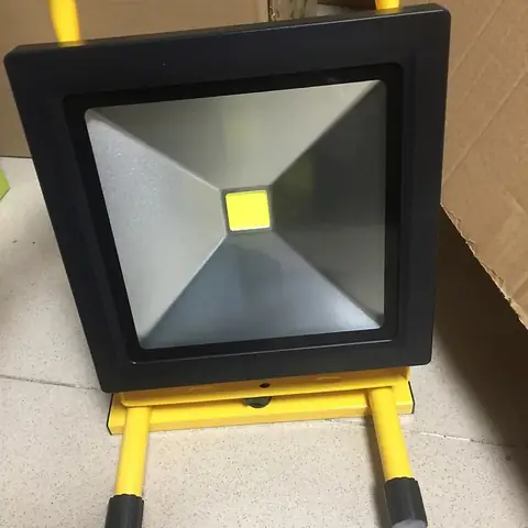 Đèn Pha Led Pin Sạc