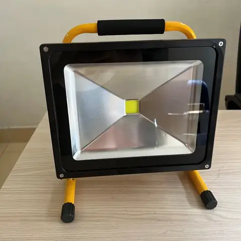 Đèn Pha Led Pin Sạc