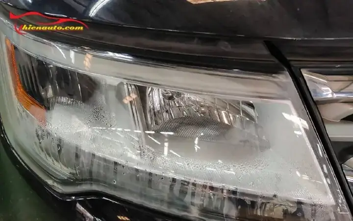 Đèn Pha Ô Tô Bị Rạn