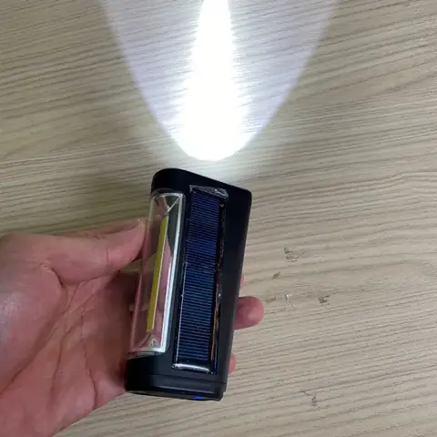 Đèn Pin Cầm Tay Năng Lượng Mặt Trời