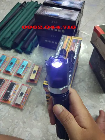 Đèn Pin Chích Điện Gia Re