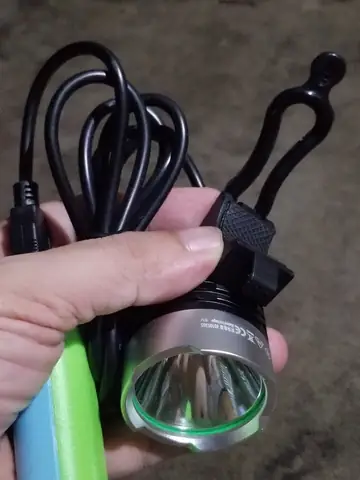 Đèn Pin Gắn Xe Máy