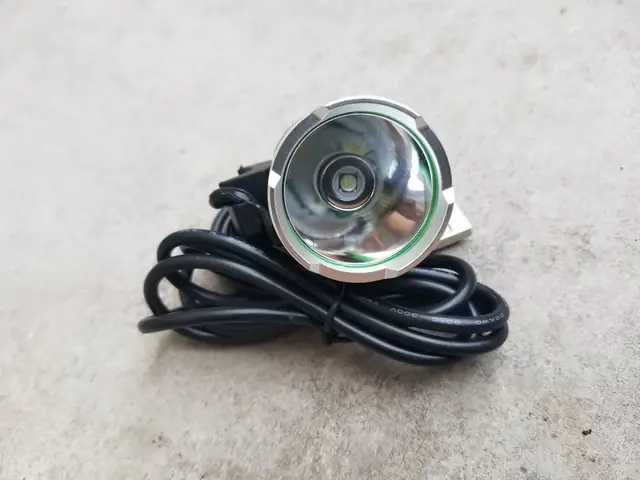 Đèn Pin Gắn Xe Máy