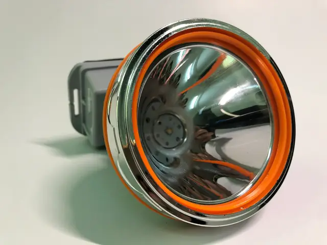 Đèn Pin Led Ánh Sáng Vàng