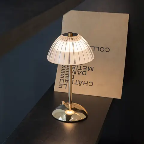 Đèn Sạc Pin Để Bàn