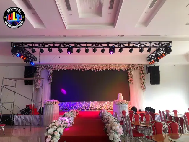Đèn Sân Khấu Nhà Hàng Tiệc Cưới