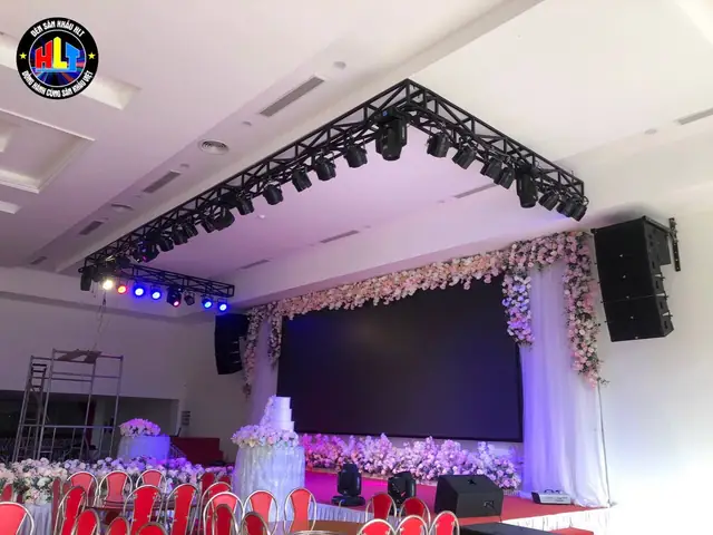 Đèn Sân Khấu Nhà Hàng Tiệc Cưới
