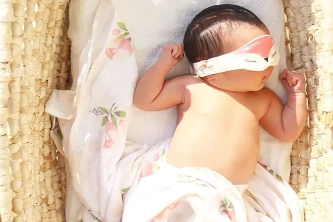 Đèn Tắm Nắng Cho Bé