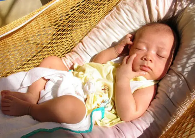 Đèn Tắm Nắng Cho Bé