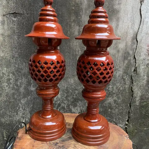 Đèn Thờ Gỗ Xà Cừ