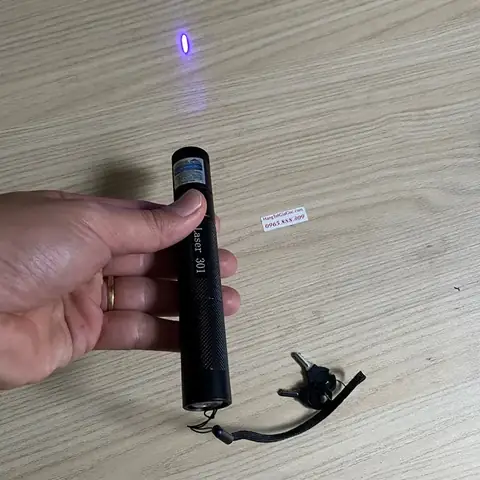 Đèn Tia Laser Cực Mạnh