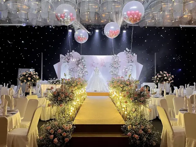 Đèn Trang Trí Lối Đi Tiệc Cưới