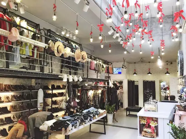 Đèn Trang Trí Shop Quần Áo Tphcm