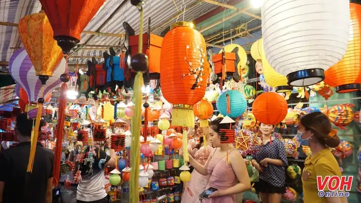 Địa Điểm Bán Đèn Học Tphcm