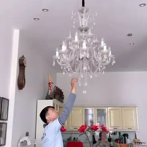 Dịch Vụ Vệ Sinh Đèn Chùm
