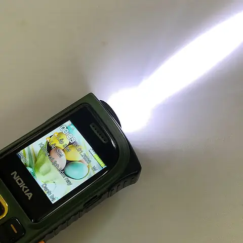 Điện Thoại Đèn Pin Siêu Sáng