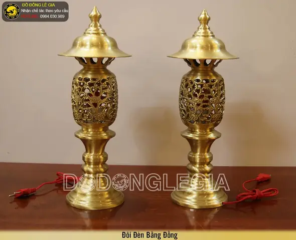 Đôi Đèn Thờ Bằng Đồng