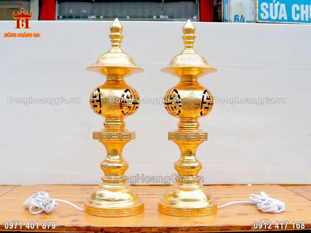 Đôi Đèn Thờ Bằng Đồng