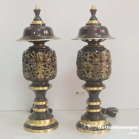 Đôi Đèn Thờ Bằng Đồng