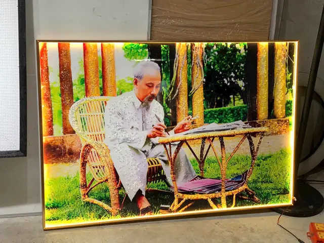 Đóng Khung Tranh Đính Đá Có Đèn Led