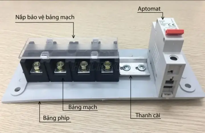 Giá Bảng Điện Cửa Cột Đèn Chiếu Sáng