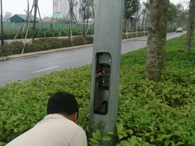 Giá Bảng Điện Cửa Cột Đèn Chiếu Sáng
