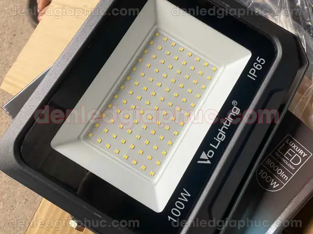 Giá Bóng Đèn Led 100w