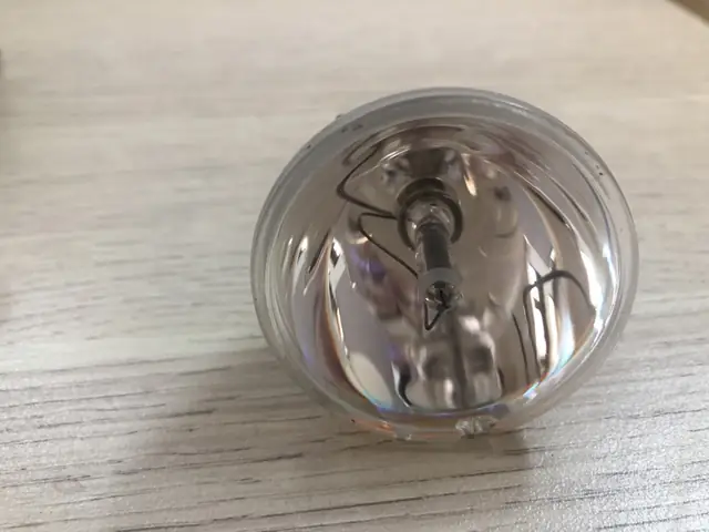 Giá Bóng Đèn Máy Chiếu