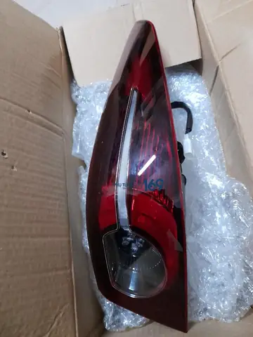 Giá Đèn Hậu Mazda 3