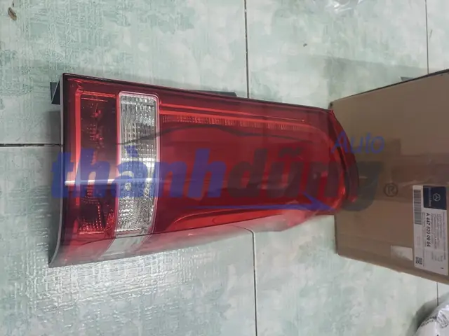 Giá Đèn Hậu Xe Mercedes