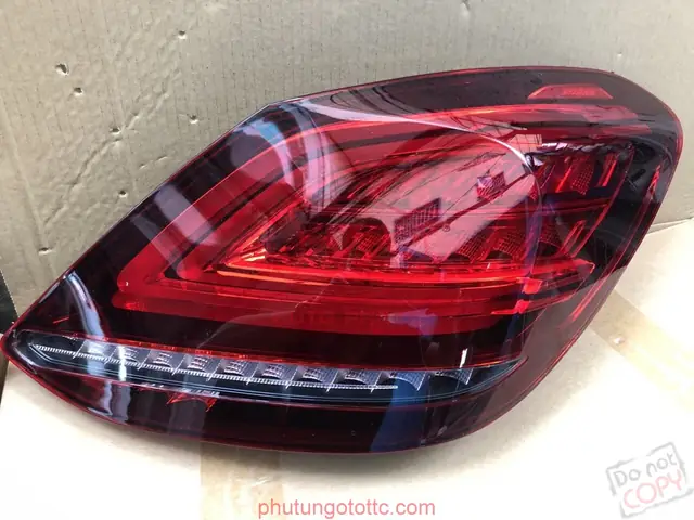 Giá Đèn Hậu Xe Mercedes C200