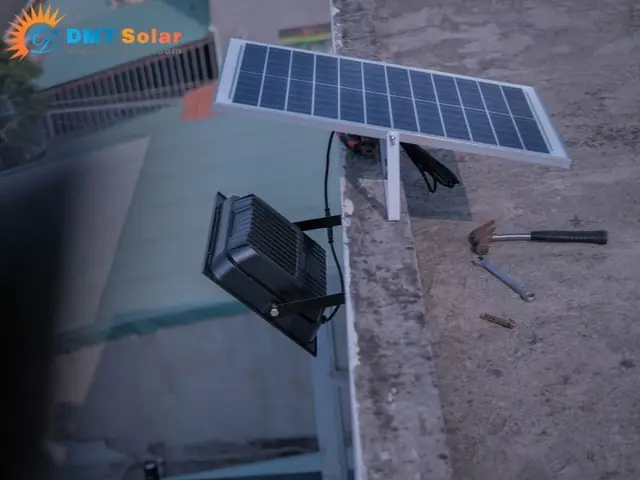 Giá Đèn Năng Lượng Mặt Trời 20w